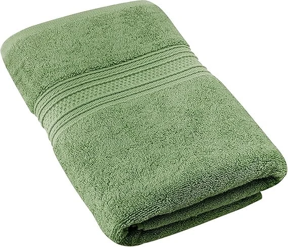 SHOWSTOPPER cotton bath towels in forest green — Amazon product photograph