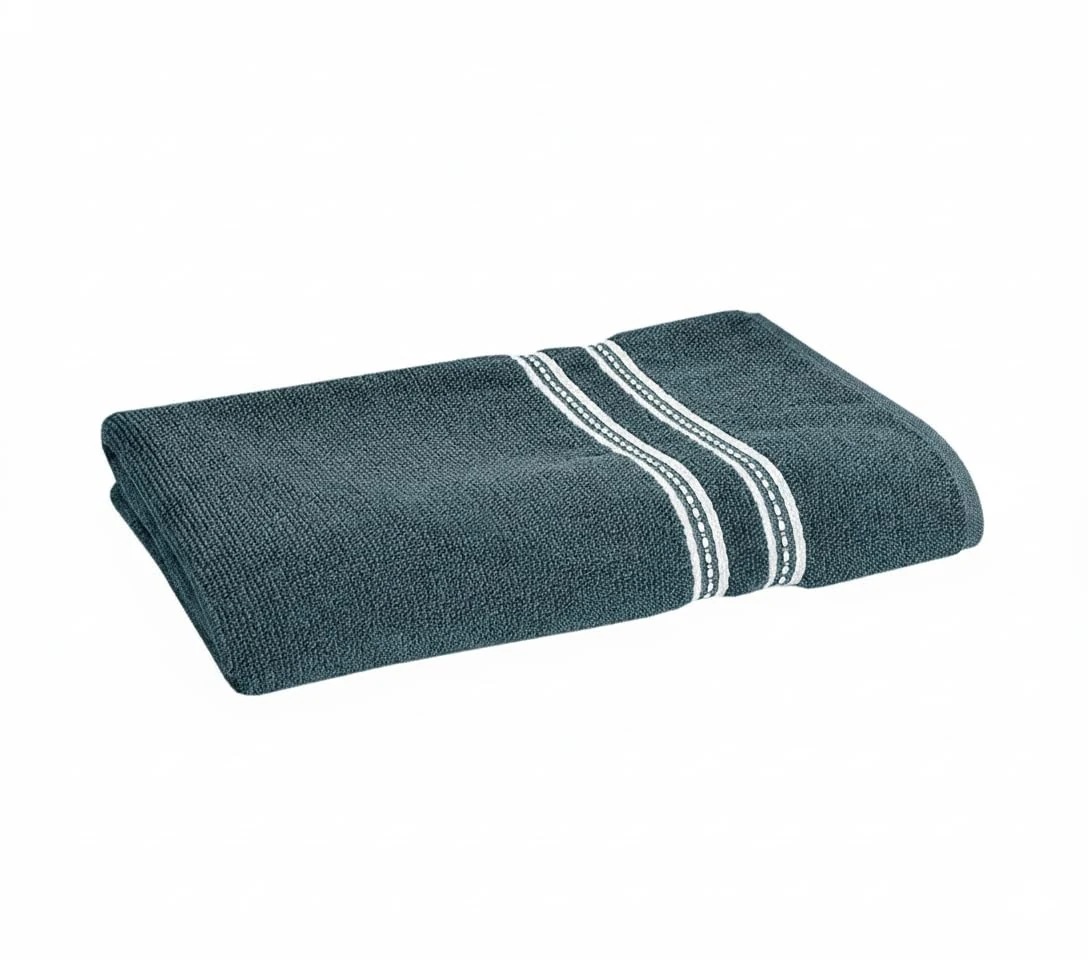 SHOWSTOPPER cotton bath towels in teal blue — Amazon product photograph